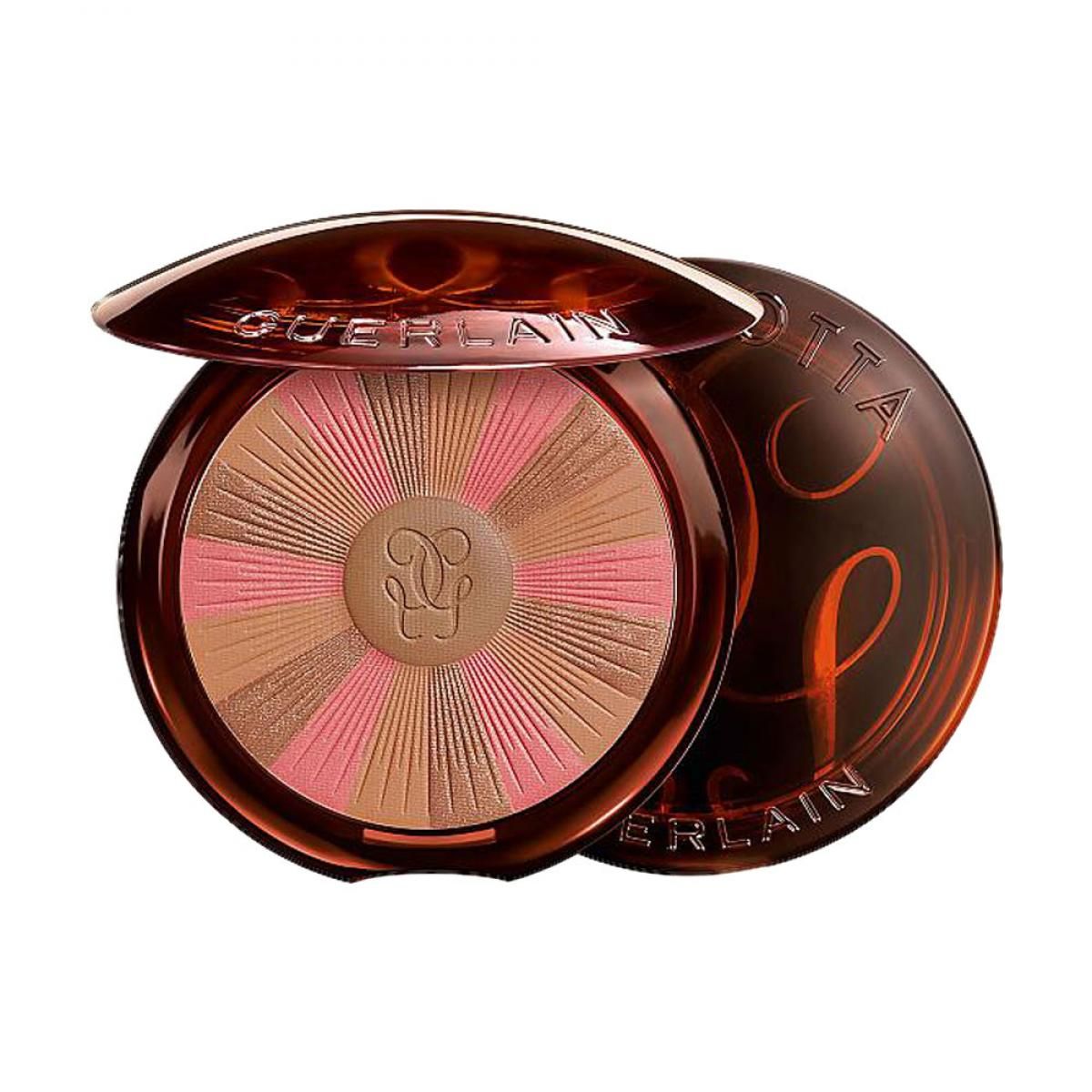 36-large-20180620132627Puder-Terracotta-Light-Puder-05-Clair-Ross-2018-1.jpg