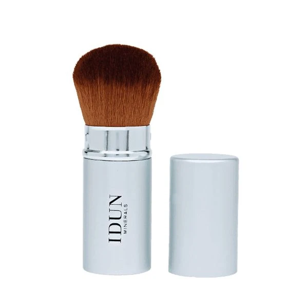 retractable-kabuki-brush